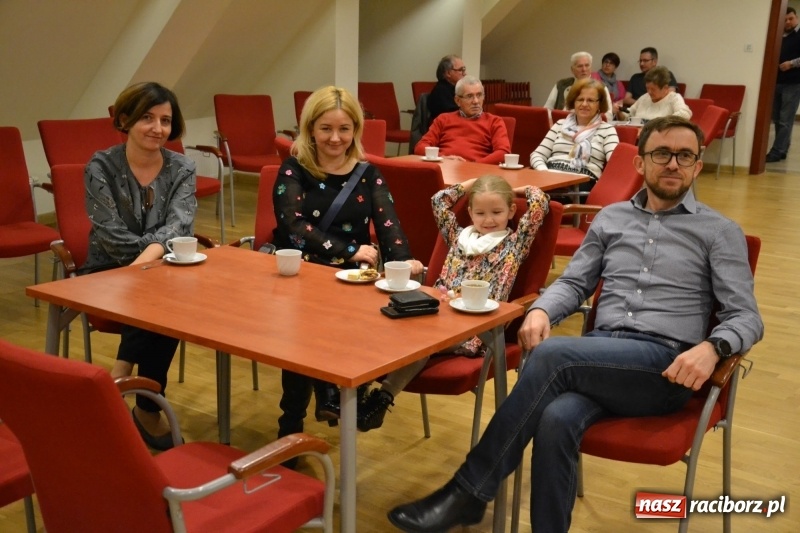 Zdjęcie w galerii na portalu naszraciborz.pl: Młodzieżowy chór Bel Canto zaśpiewał na Zamku Piastowskim wiadomości z regionu