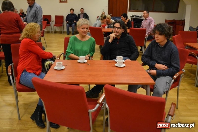 Zdjęcie w galerii na portalu naszraciborz.pl: Młodzieżowy chór Bel Canto zaśpiewał na Zamku Piastowskim wiadomości z regionu