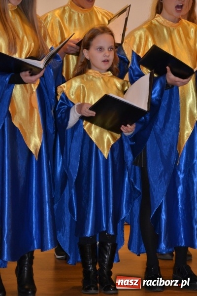 Zdjęcie w galerii na portalu naszraciborz.pl: Młodzieżowy chór Bel Canto zaśpiewał na Zamku Piastowskim wiadomości z regionu