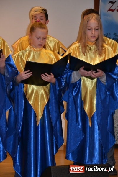 Zdjęcie w galerii na portalu naszraciborz.pl: Młodzieżowy chór Bel Canto zaśpiewał na Zamku Piastowskim wiadomości z regionu