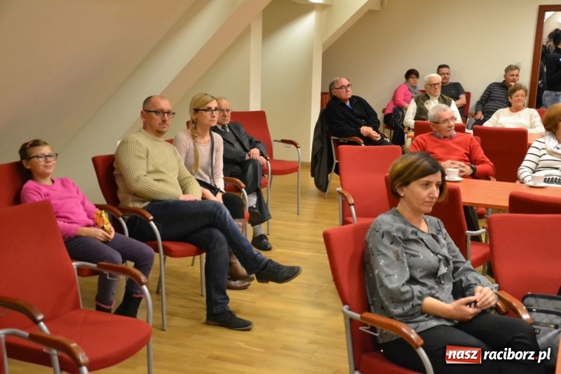 Zdjęcie w galerii na portalu naszraciborz.pl: Młodzieżowy chór Bel Canto zaśpiewał na Zamku Piastowskim wiadomości z regionu