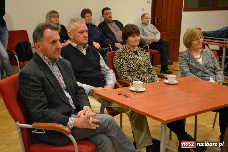 Zdjęcie w galerii na portalu naszraciborz.pl: Młodzieżowy chór Bel Canto zaśpiewał na Zamku Piastowskim wiadomości z regionu