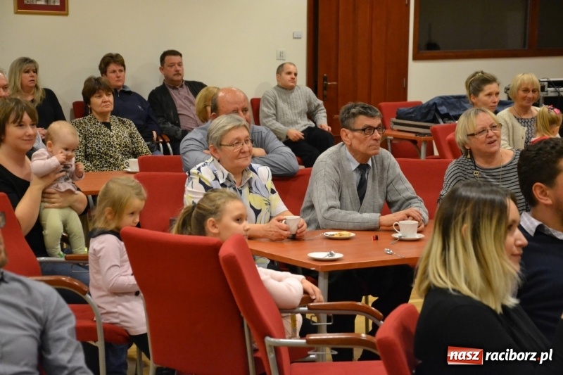 Zdjęcie w galerii na portalu naszraciborz.pl: Młodzieżowy chór Bel Canto zaśpiewał na Zamku Piastowskim wiadomości z regionu