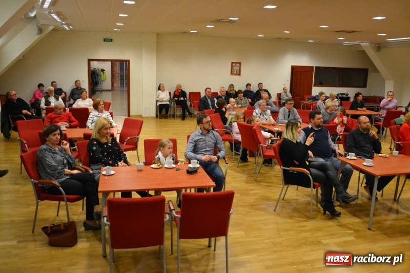 Zdjęcie w galerii na portalu naszraciborz.pl: Młodzieżowy chór Bel Canto zaśpiewał na Zamku Piastowskim wiadomości z regionu