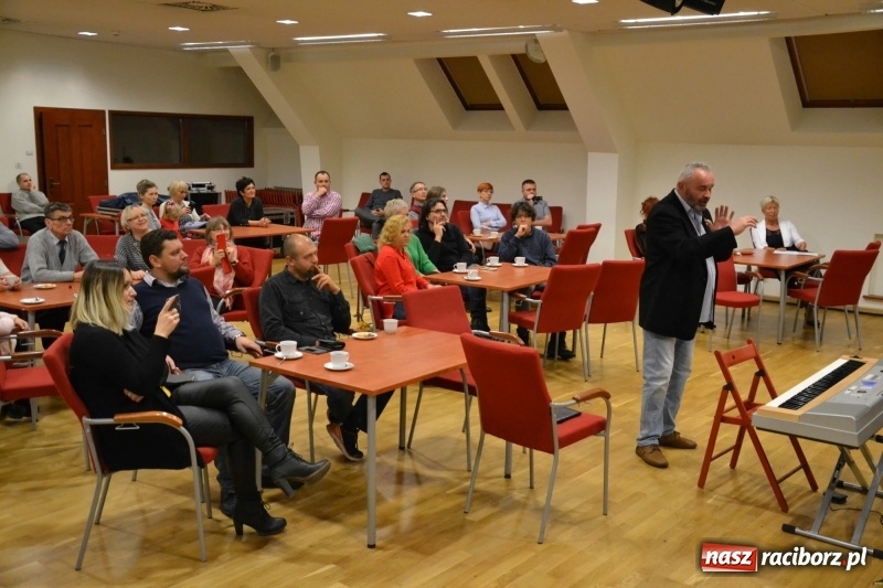 Zdjęcie w galerii na portalu naszraciborz.pl: Młodzieżowy chór Bel Canto zaśpiewał na Zamku Piastowskim wiadomości z regionu