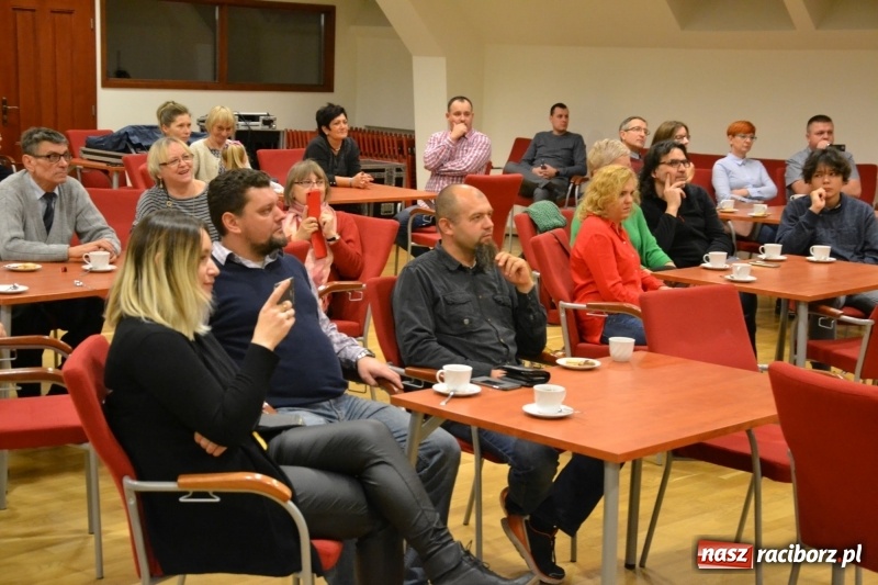 Zdjęcie w galerii na portalu naszraciborz.pl: Młodzieżowy chór Bel Canto zaśpiewał na Zamku Piastowskim wiadomości z regionu