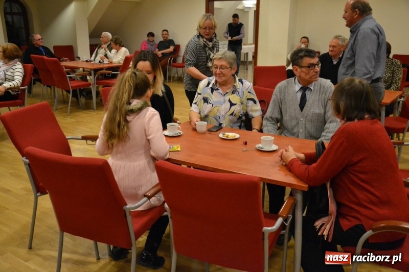 Zdjęcie w galerii na portalu naszraciborz.pl: Młodzieżowy chór Bel Canto zaśpiewał na Zamku Piastowskim wiadomości z regionu