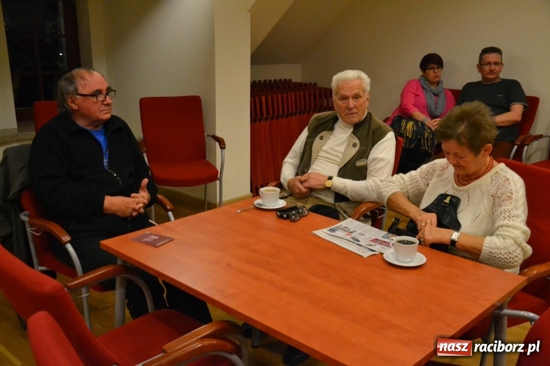 Zdjęcie w galerii na portalu naszraciborz.pl: Młodzieżowy chór Bel Canto zaśpiewał na Zamku Piastowskim wiadomości z regionu