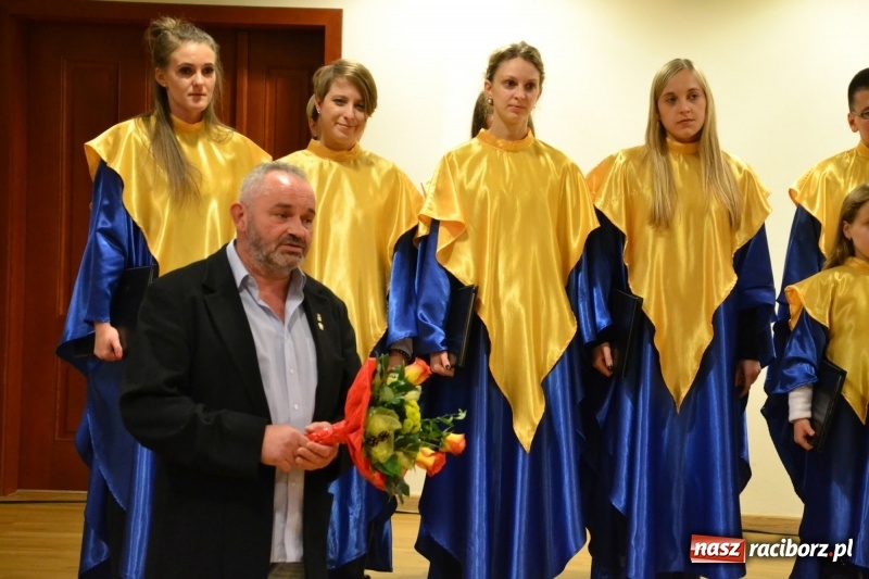 Zdjęcie w galerii na portalu naszraciborz.pl: Młodzieżowy chór Bel Canto zaśpiewał na Zamku Piastowskim wiadomości z regionu