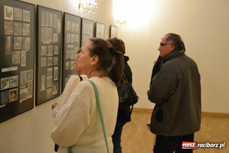 Zdjęcie w galerii na portalu naszraciborz.pl: Młodzieżowy chór Bel Canto zaśpiewał na Zamku Piastowskim wiadomości z regionu