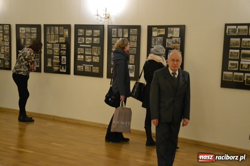 Zdjęcie w galerii na portalu naszraciborz.pl: Młodzieżowy chór Bel Canto zaśpiewał na Zamku Piastowskim wiadomości z regionu