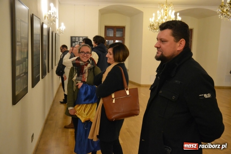 Zdjęcie w galerii na portalu naszraciborz.pl: Młodzieżowy chór Bel Canto zaśpiewał na Zamku Piastowskim wiadomości z regionu