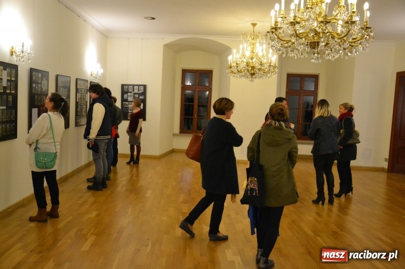 Zdjęcie w galerii na portalu naszraciborz.pl: Młodzieżowy chór Bel Canto zaśpiewał na Zamku Piastowskim wiadomości z regionu