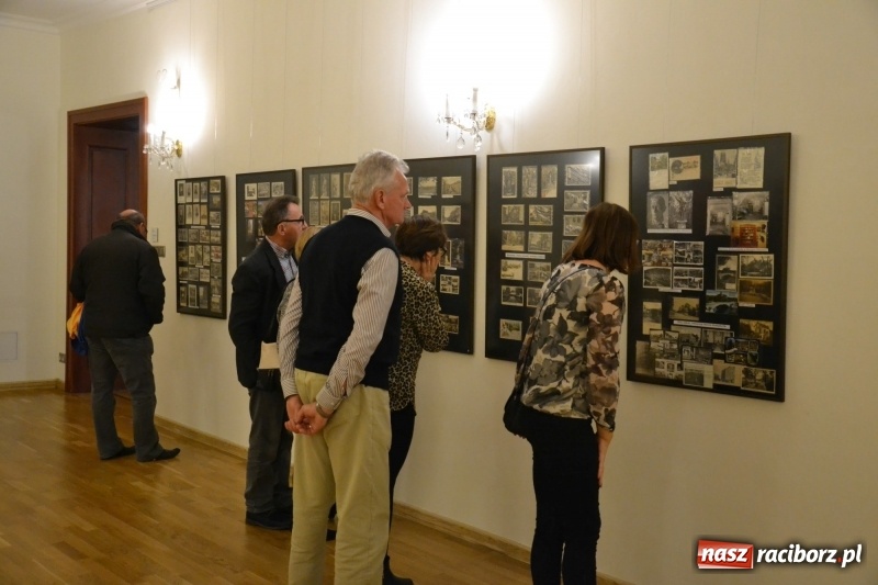 Zdjęcie w galerii na portalu naszraciborz.pl: Młodzieżowy chór Bel Canto zaśpiewał na Zamku Piastowskim wiadomości z regionu