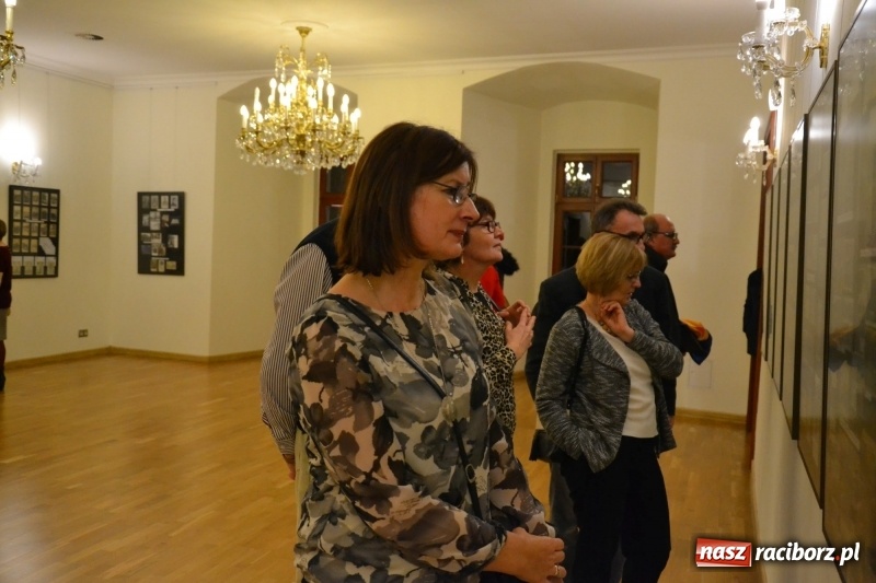 Zdjęcie w galerii na portalu naszraciborz.pl: Młodzieżowy chór Bel Canto zaśpiewał na Zamku Piastowskim wiadomości z regionu