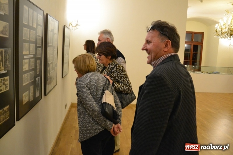 Zdjęcie w galerii na portalu naszraciborz.pl: Młodzieżowy chór Bel Canto zaśpiewał na Zamku Piastowskim wiadomości z regionu