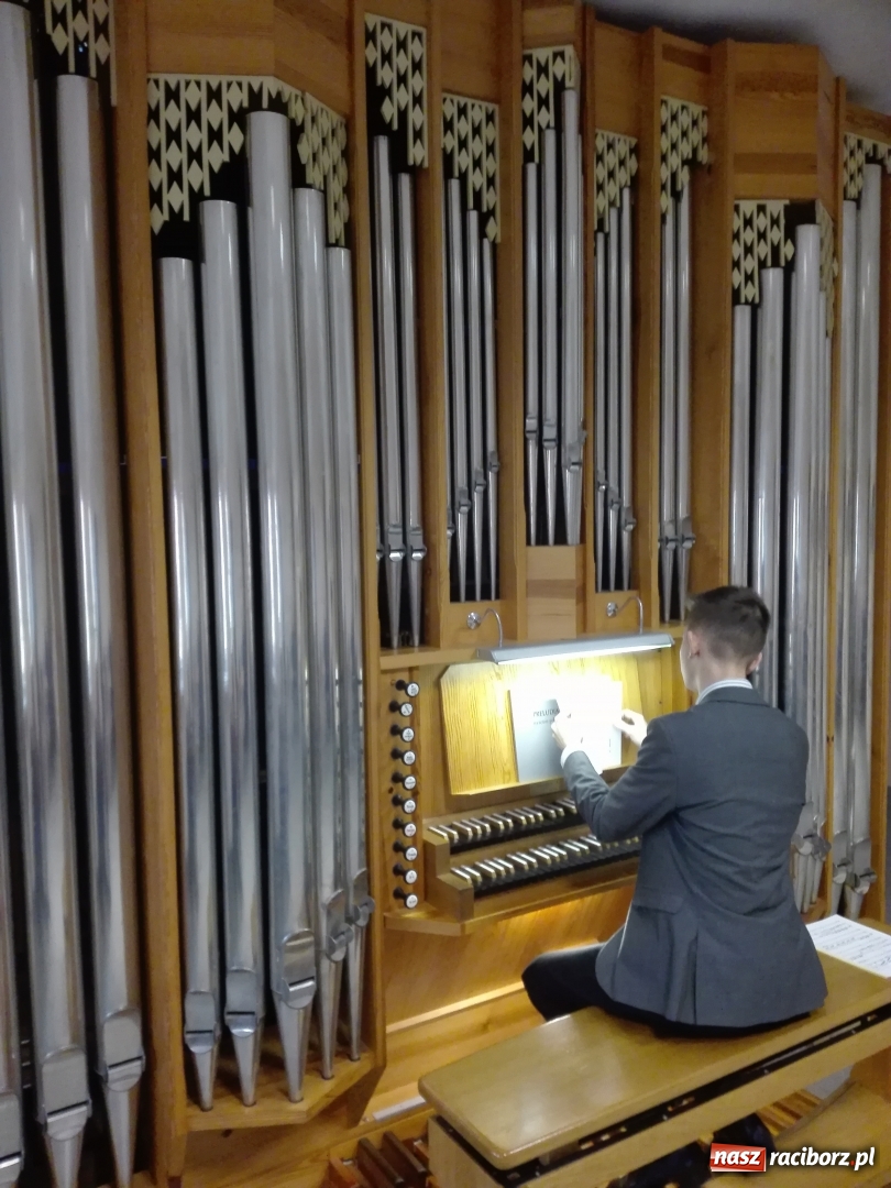 Zdjęcie w galerii na portalu naszraciborz.pl: Mariusz Wycisk z Kuźni Raciborskiej zwycięzcą krakowskiego konkursu organowego wiadomości z regionu