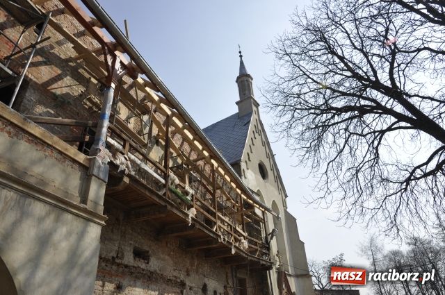 Zdjęcie w galerii na portalu naszraciborz.pl: Dobre tempo prac na zamku wiadomości z regionu