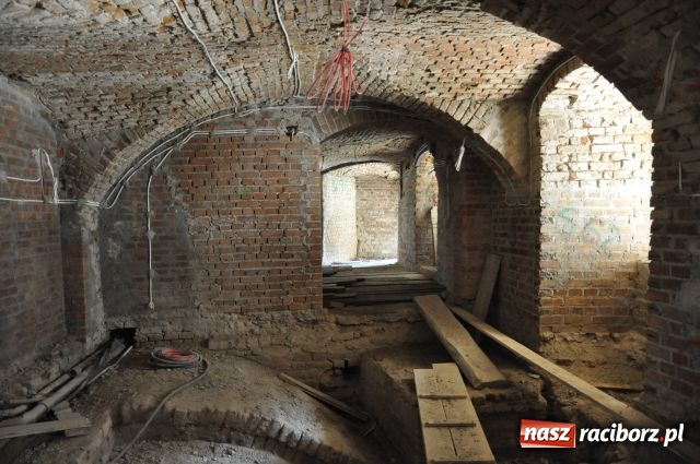 Zdjęcie w galerii na portalu naszraciborz.pl: Dobre tempo prac na zamku wiadomości z regionu