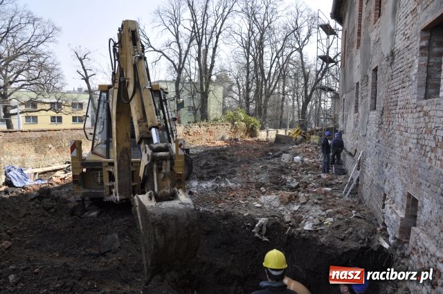 Zdjęcie w galerii na portalu naszraciborz.pl: Dobre tempo prac na zamku wiadomości z regionu