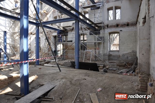 Zdjęcie w galerii na portalu naszraciborz.pl: Dobre tempo prac na zamku wiadomości z regionu