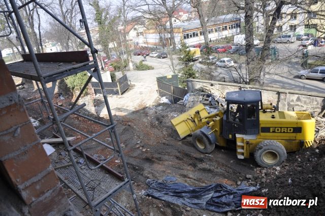 Zdjęcie w galerii na portalu naszraciborz.pl: Dobre tempo prac na zamku wiadomości z regionu