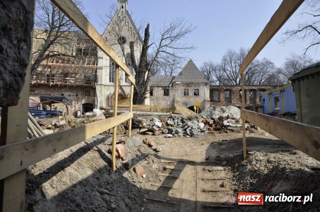 Zdjęcie w galerii na portalu naszraciborz.pl: Dobre tempo prac na zamku wiadomości z regionu