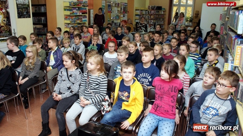 Zdjęcie w galerii na portalu naszraciborz.pl: Pypcie na języku i wierszyki domowe Michała Rusinka w raciborskiej bibliotece wiadomości z regionu