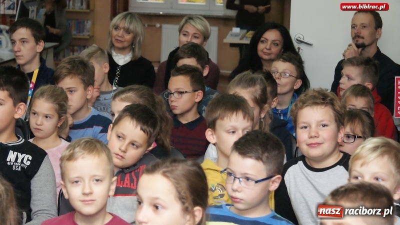 Zdjęcie w galerii na portalu naszraciborz.pl: Pypcie na języku i wierszyki domowe Michała Rusinka w raciborskiej bibliotece wiadomości z regionu