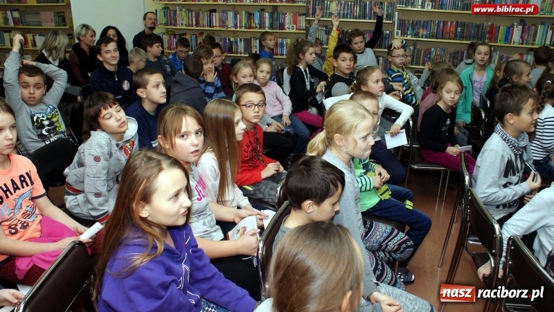 Zdjęcie w galerii na portalu naszraciborz.pl: Pypcie na języku i wierszyki domowe Michała Rusinka w raciborskiej bibliotece wiadomości z regionu