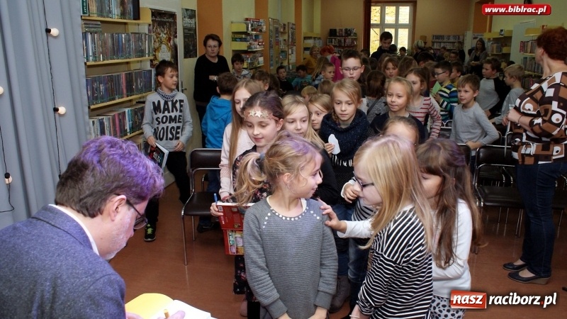 Zdjęcie w galerii na portalu naszraciborz.pl: Pypcie na języku i wierszyki domowe Michała Rusinka w raciborskiej bibliotece wiadomości z regionu