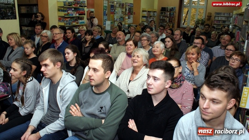 Zdjęcie w galerii na portalu naszraciborz.pl: Pypcie na języku i wierszyki domowe Michała Rusinka w raciborskiej bibliotece wiadomości z regionu