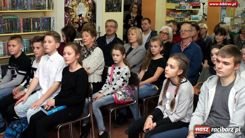 Zdjęcie w galerii na portalu naszraciborz.pl: Pypcie na języku i wierszyki domowe Michała Rusinka w raciborskiej bibliotece wiadomości z regionu