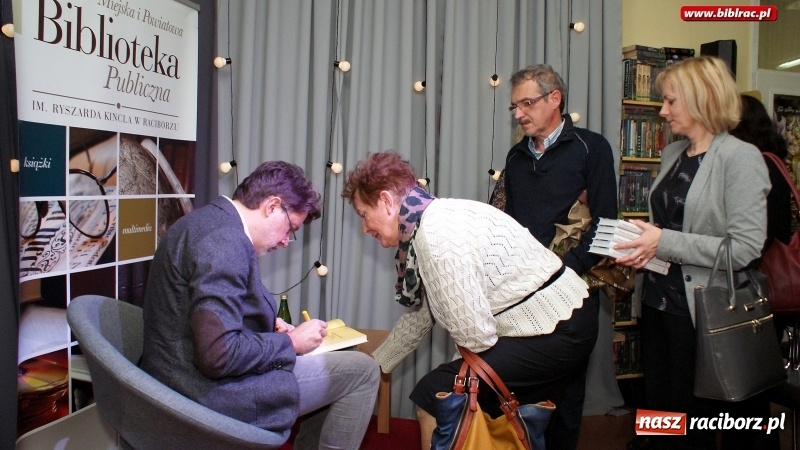 Zdjęcie w galerii na portalu naszraciborz.pl: Pypcie na języku i wierszyki domowe Michała Rusinka w raciborskiej bibliotece wiadomości z regionu