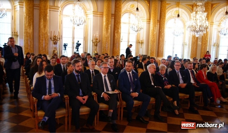 Zdjęcie w galerii na portalu naszraciborz.pl: Koło Naukowe Pedagogów PWSZ w Raciborzu na Interdyscyplinarnym Kongresie Akademickiego Ruchu Naukowego Ikona 2017 wiadomości z regionu