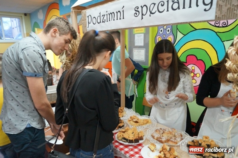 Zdjęcie w galerii na portalu naszraciborz.pl: Jesienne specjały na jarmarku w Nędzy. Po polsku i czesku  wiadomości z regionu