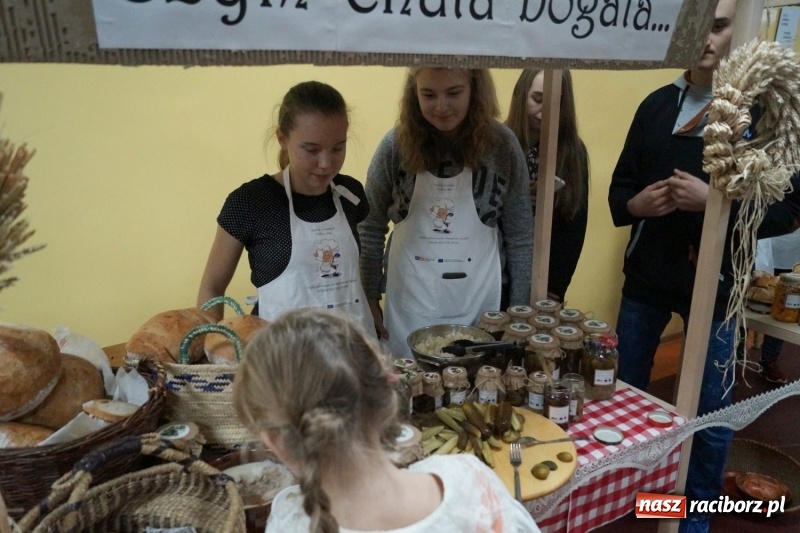Zdjęcie w galerii na portalu naszraciborz.pl: Jesienne specjały na jarmarku w Nędzy. Po polsku i czesku  wiadomości z regionu
