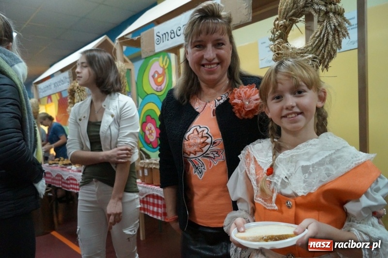 Zdjęcie w galerii na portalu naszraciborz.pl: Jesienne specjały na jarmarku w Nędzy. Po polsku i czesku  wiadomości z regionu