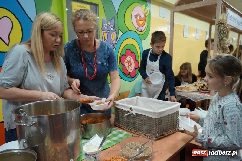 Zdjęcie w galerii na portalu naszraciborz.pl: Jesienne specjały na jarmarku w Nędzy. Po polsku i czesku  wiadomości z regionu