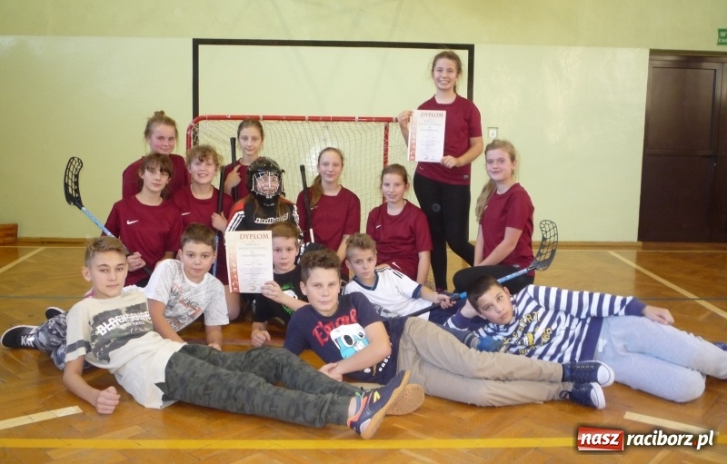 Zdjęcie w galerii na portalu naszraciborz.pl: Ćwierćfinał turnieju wojewódzkiego w unihokeju dziewcząt i chłopców wiadomości z regionu