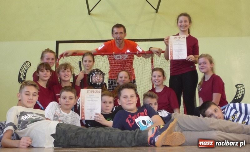 Zdjęcie w galerii na portalu naszraciborz.pl: Ćwierćfinał turnieju wojewódzkiego w unihokeju dziewcząt i chłopców wiadomości z regionu