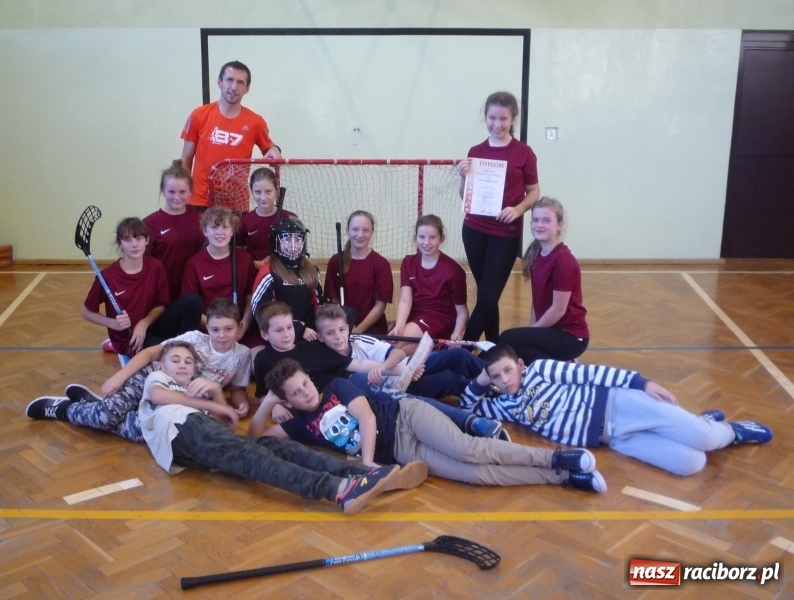 Zdjęcie w galerii na portalu naszraciborz.pl: Ćwierćfinał turnieju wojewódzkiego w unihokeju dziewcząt i chłopców wiadomości z regionu