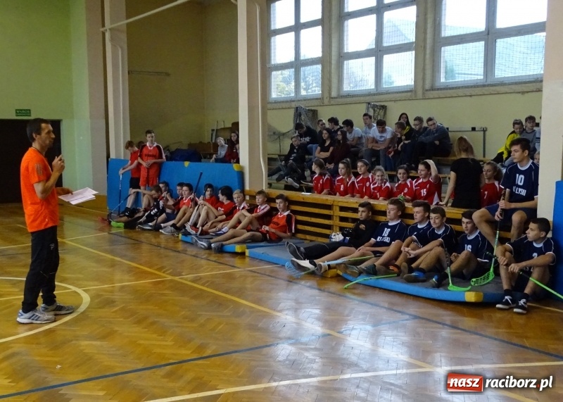 Zdjęcie w galerii na portalu naszraciborz.pl: Ćwierćfinał turnieju wojewódzkiego w unihokeju dziewcząt i chłopców wiadomości z regionu