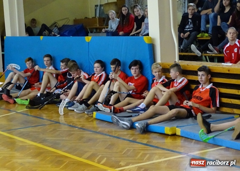 Zdjęcie w galerii na portalu naszraciborz.pl: Ćwierćfinał turnieju wojewódzkiego w unihokeju dziewcząt i chłopców wiadomości z regionu