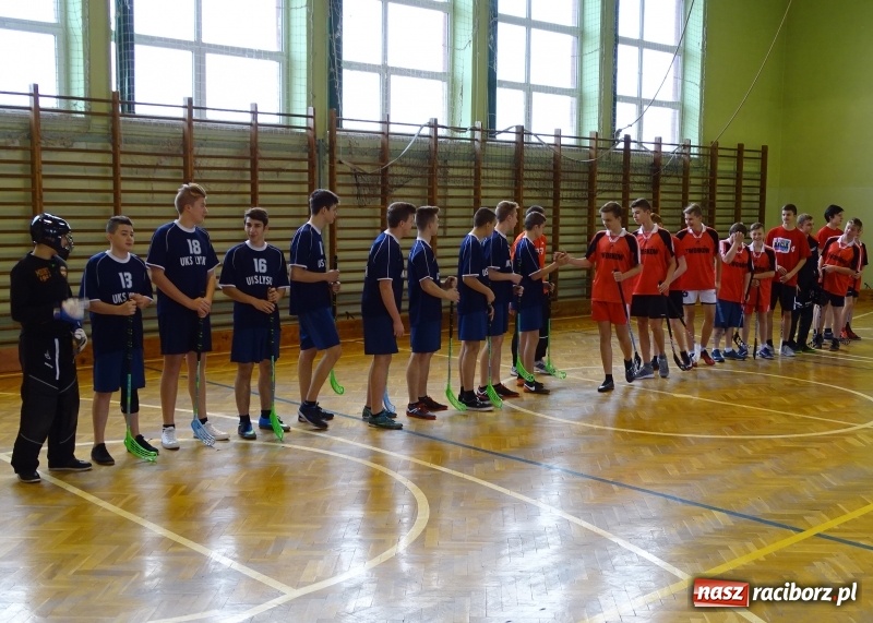 Zdjęcie w galerii na portalu naszraciborz.pl: Ćwierćfinał turnieju wojewódzkiego w unihokeju dziewcząt i chłopców wiadomości z regionu