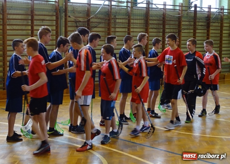 Zdjęcie w galerii na portalu naszraciborz.pl: Ćwierćfinał turnieju wojewódzkiego w unihokeju dziewcząt i chłopców wiadomości z regionu