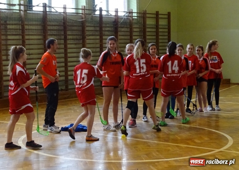 Zdjęcie w galerii na portalu naszraciborz.pl: Ćwierćfinał turnieju wojewódzkiego w unihokeju dziewcząt i chłopców wiadomości z regionu