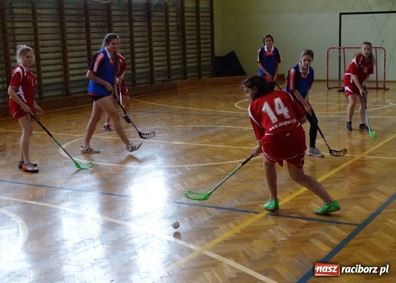 Zdjęcie w galerii na portalu naszraciborz.pl: Ćwierćfinał turnieju wojewódzkiego w unihokeju dziewcząt i chłopców wiadomości z regionu