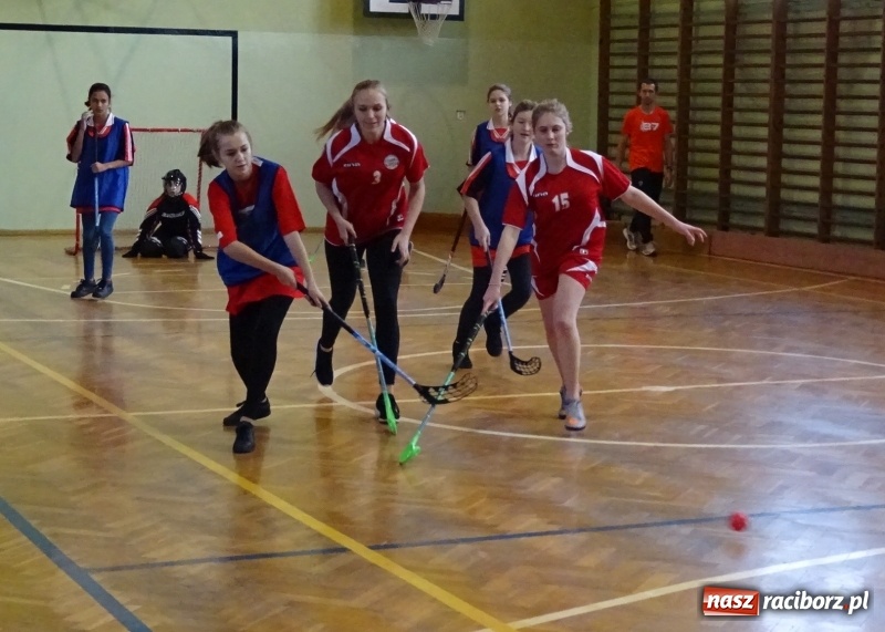 Zdjęcie w galerii na portalu naszraciborz.pl: Ćwierćfinał turnieju wojewódzkiego w unihokeju dziewcząt i chłopców wiadomości z regionu