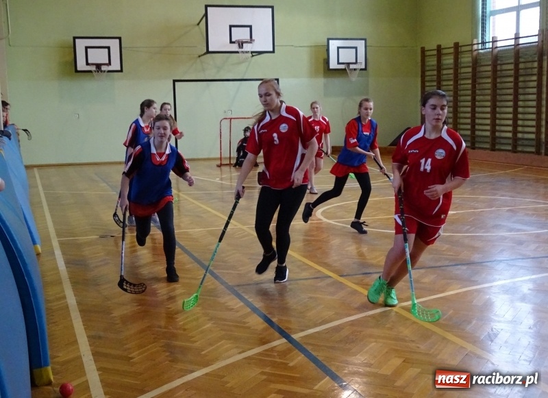 Zdjęcie w galerii na portalu naszraciborz.pl: Ćwierćfinał turnieju wojewódzkiego w unihokeju dziewcząt i chłopców wiadomości z regionu